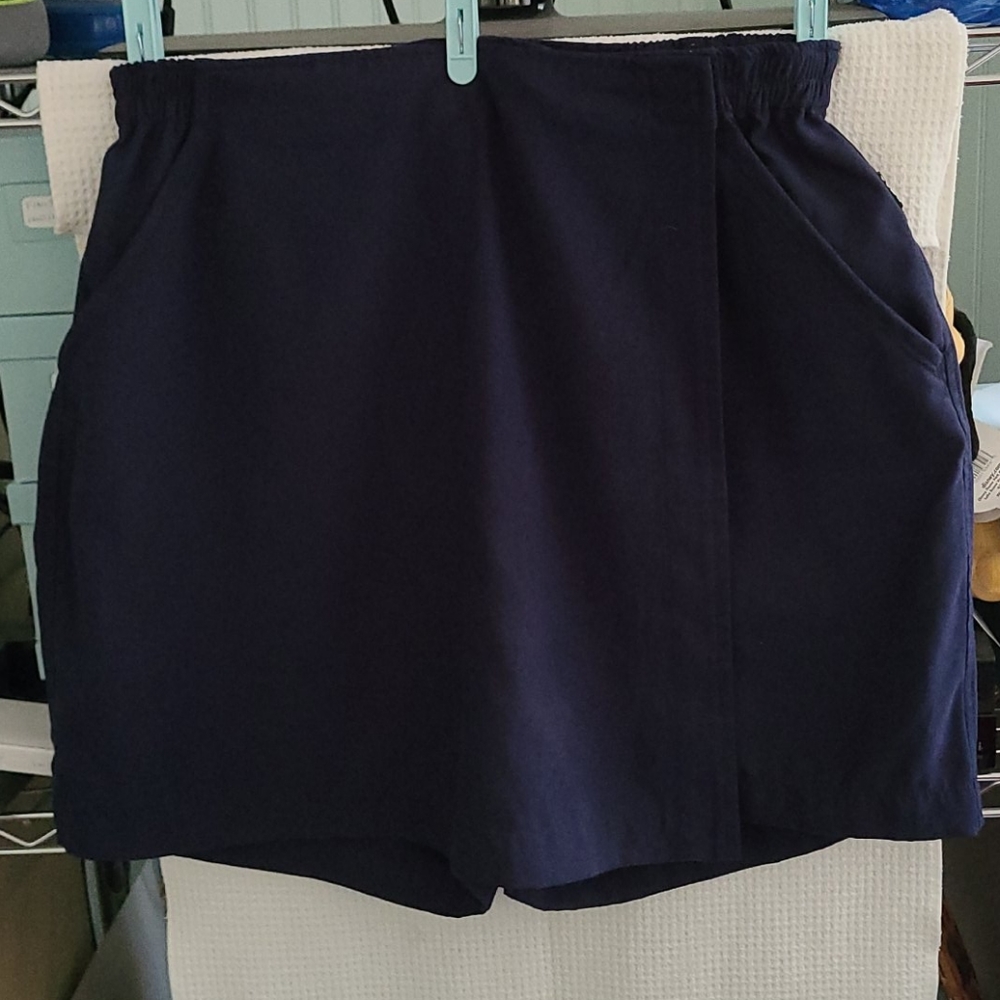 Columbia Golf Navy skort, size 10